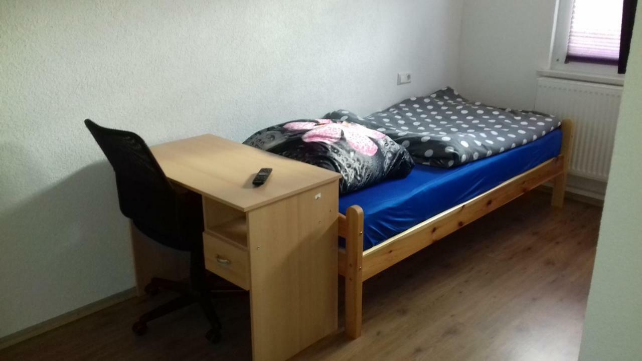Biberach-Riss-Zimmer-Frei, Einzel-Zimmer Bad Kueche Birkenhard الغرفة الصورة